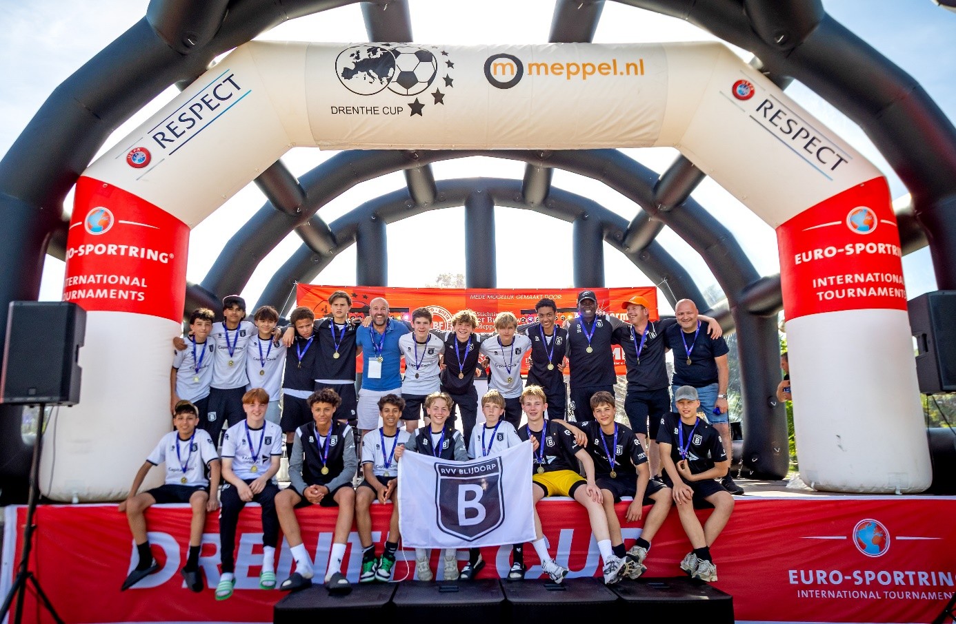 Verslag deelname van RVV Blijdorp JO15-1 en 2 aan meerdaags internationale toernooi om de “Drenthe Cup” in Meppel