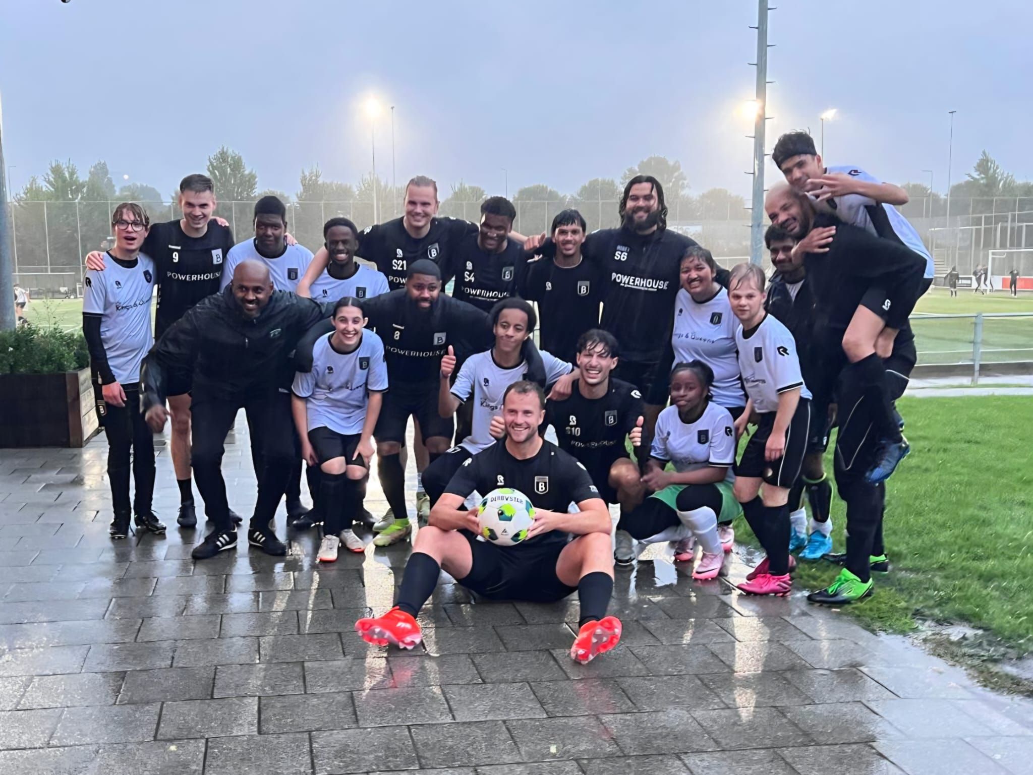 Selectie en King & Queens opnieuw samen het veld op
